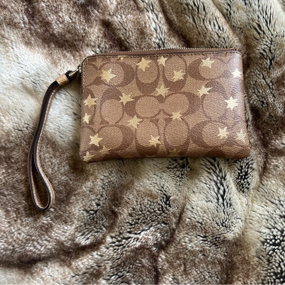 🚨Flash Sale: Coach Signature Canvas Wristlet with Gold Stars Leather - Picture 5 of 5